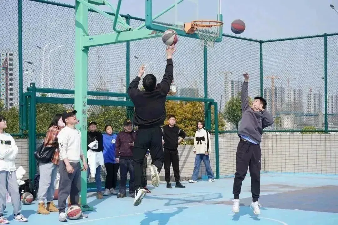 专业篮球裁判如何利用虚拟现实提高判罚准确性_0